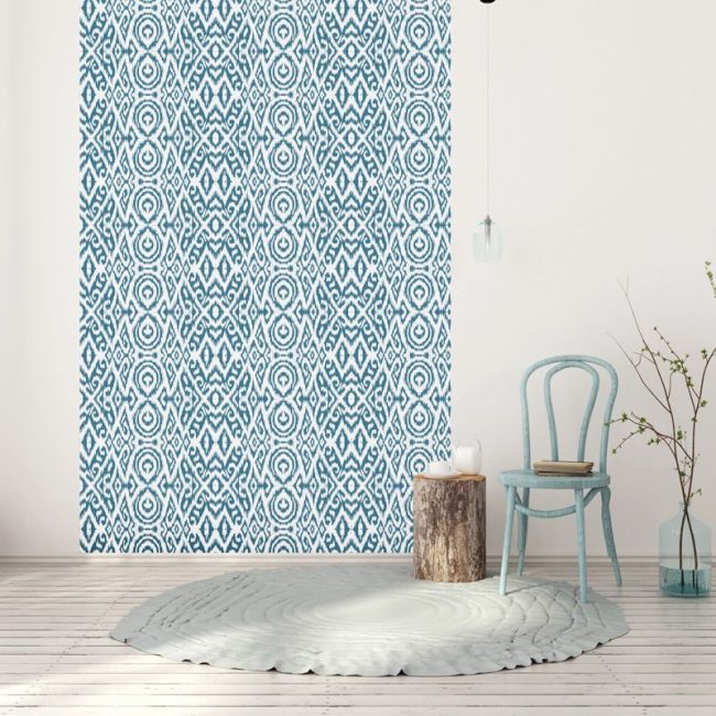 Papier peint INTERVALLES au motif ethnique bleu